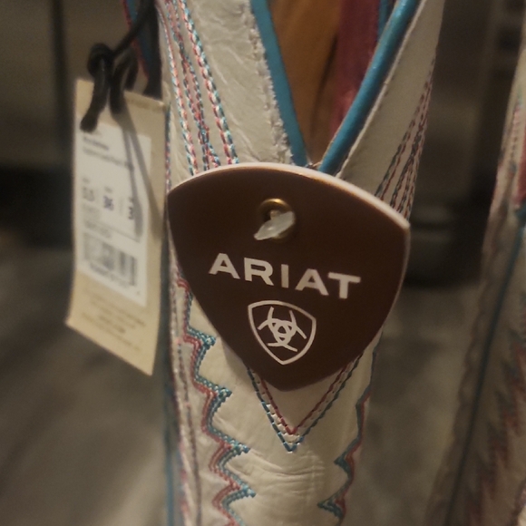 Ariat Women's Ambrose Raspbeery Suede/ Pearly White Western Boots Size 5.5 - Picture 4 of 6